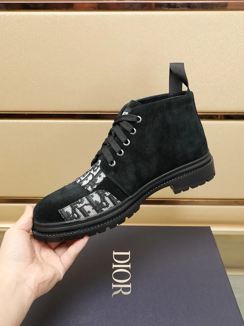 Factory P460 men's shoes💰【Dior】Dior✨ is online simultaneously👏 This casual sports shoe is a new product in the series and continues Di*r's classic style. The upper is made of original first-layer cowhide, paired with a textured outsole, and the brand's iconic details are on the side openings to enhance the style. Fashionable and versatile. Create a casual look. Size: 38-44 (45 customized)